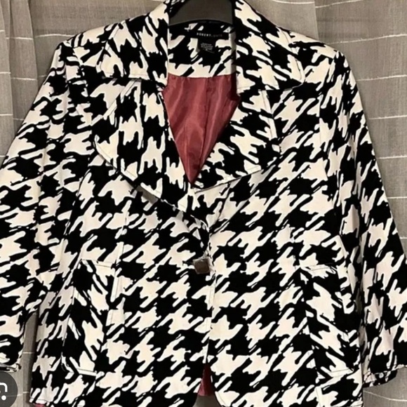 Robert Louis (Small) Black & White Houndstooth Patterned, Belted, Jacket/Blazer - Picture 9 of 9